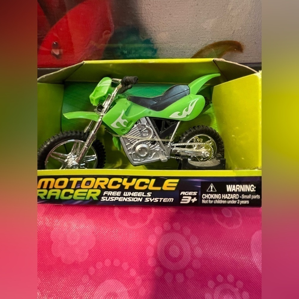 NWT VINTAGE MOTORCYCLE RACER FREE WHEELS SUSPENSION SUSTEM AGES 3+ - Picture 3 of 6